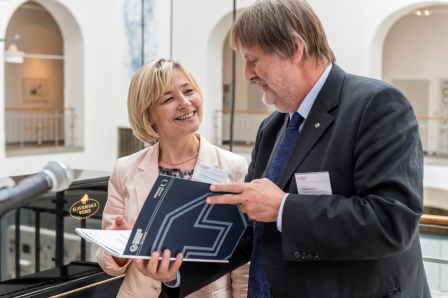 Dresden Fellow Prof. Malgorzata Lewandowska with Prof. Gerhard Rödel